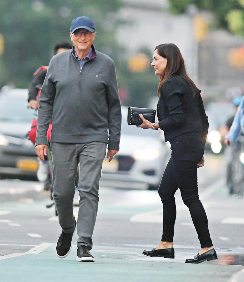 Bill gates and his new girlfriend paula hurd viral photos - Sakshi11