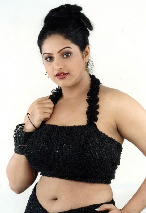 Beautiful And Glamorous Actress Raasi Unseen Photos Trending On Social Media - Sakshi26