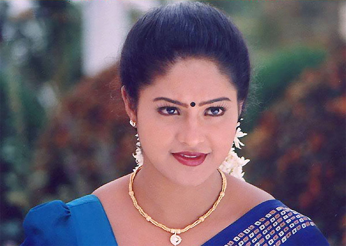 Beautiful And Glamorous Actress Raasi Unseen Photos Trending On Social Media - Sakshi3