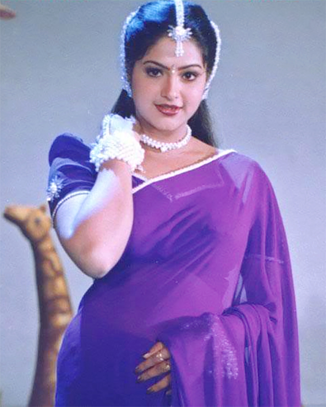 Beautiful And Glamorous Actress Raasi Unseen Photos Trending On Social Media - Sakshi28