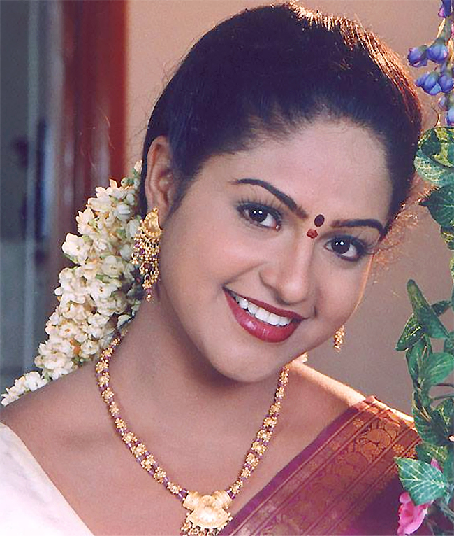 Beautiful And Glamorous Actress Raasi Unseen Photos Trending On Social Media - Sakshi29