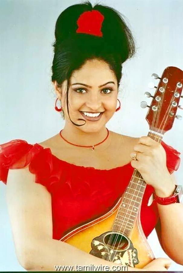 Beautiful And Glamorous Actress Raasi Unseen Photos Trending On Social Media - Sakshi32