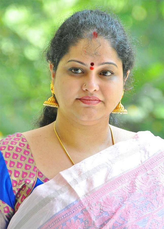 Beautiful And Glamorous Actress Raasi Unseen Photos Trending On Social Media - Sakshi35