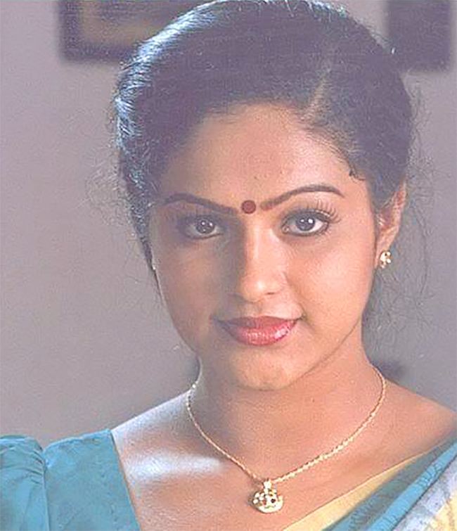 Beautiful And Glamorous Actress Raasi Unseen Photos Trending On Social Media - Sakshi6