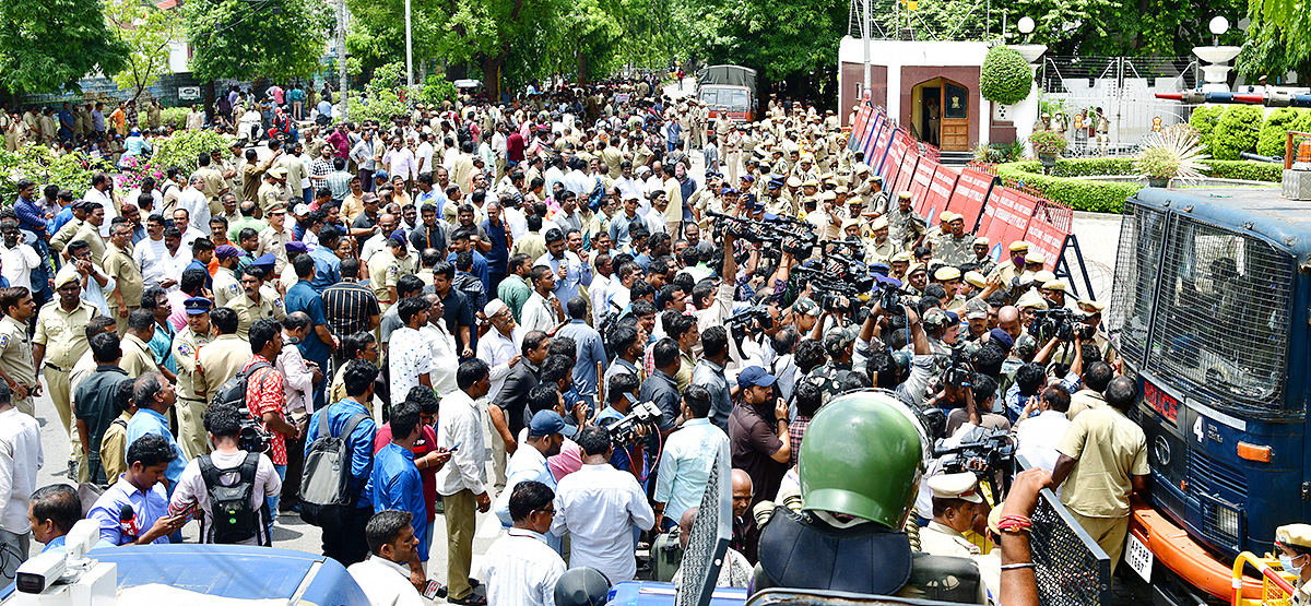 Telangana Tsrtc Bandh Telangana State Wide Updates - Sakshi19