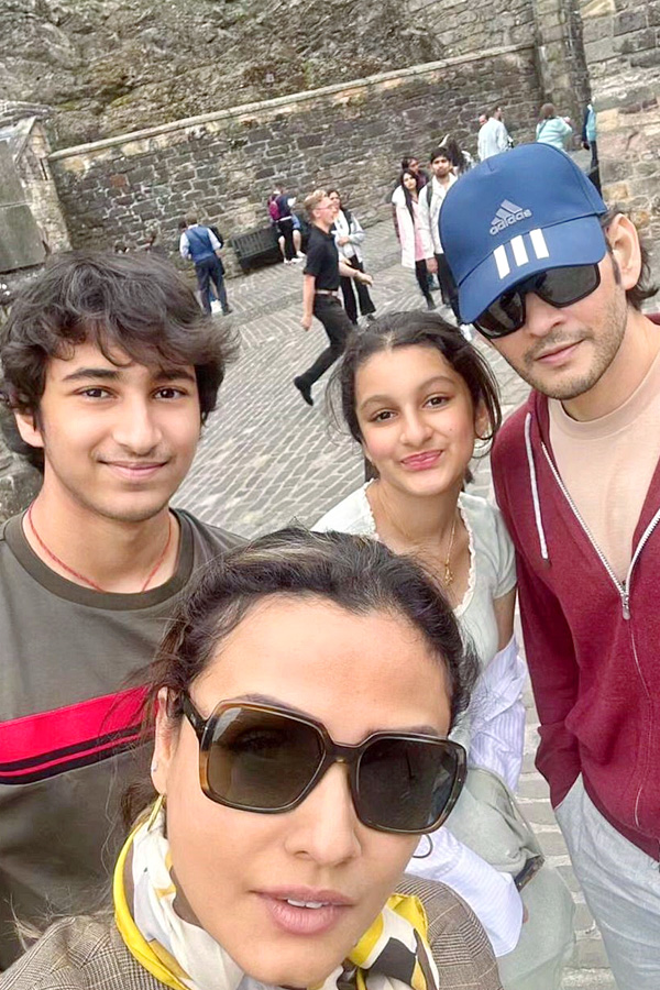 Mahesh Babu and Family Enjoyng vacation In Scotland Photos - Sakshi9