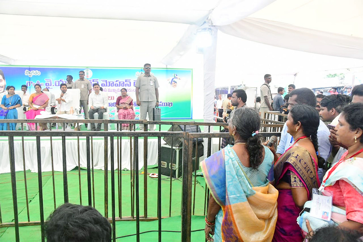 AP CM YS Jagan Visit Flood Hit Districts Photos - Sakshi9