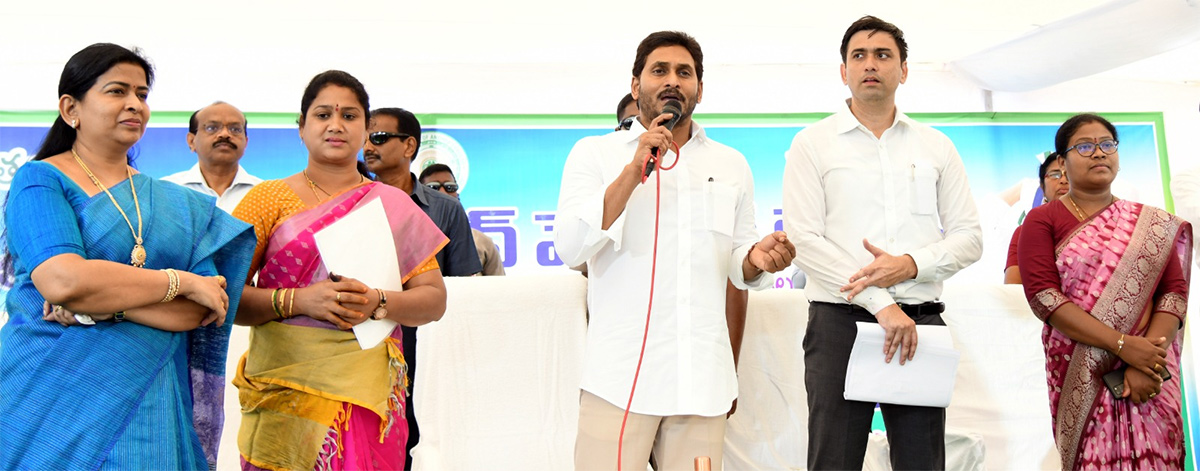 AP CM YS Jagan Visit Flood Hit Districts Photos - Sakshi11