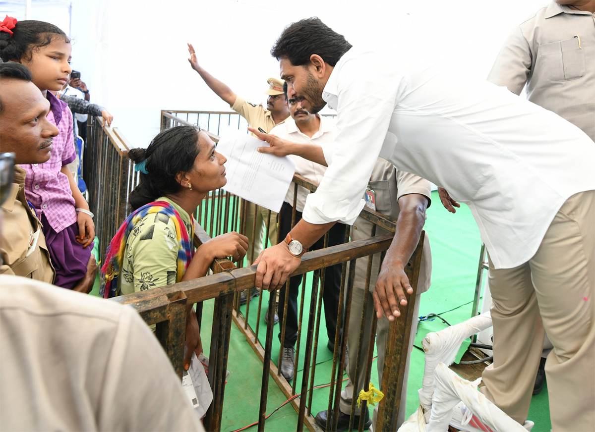 AP CM YS Jagan Visit Flood Hit Districts Photos - Sakshi16