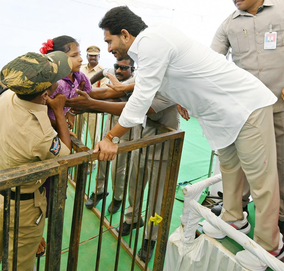 AP CM YS Jagan Visit Flood Hit Districts Photos - Sakshi17