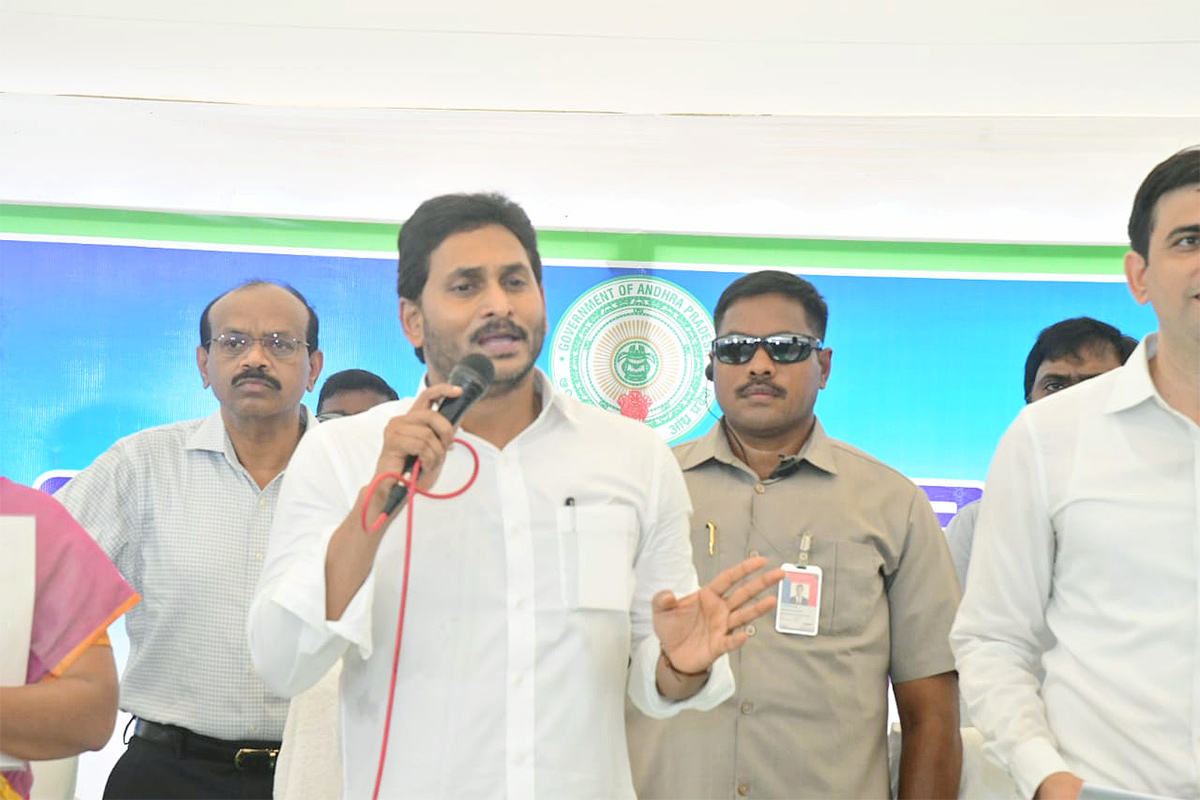 AP CM YS Jagan Visit Flood Hit Districts Photos - Sakshi18