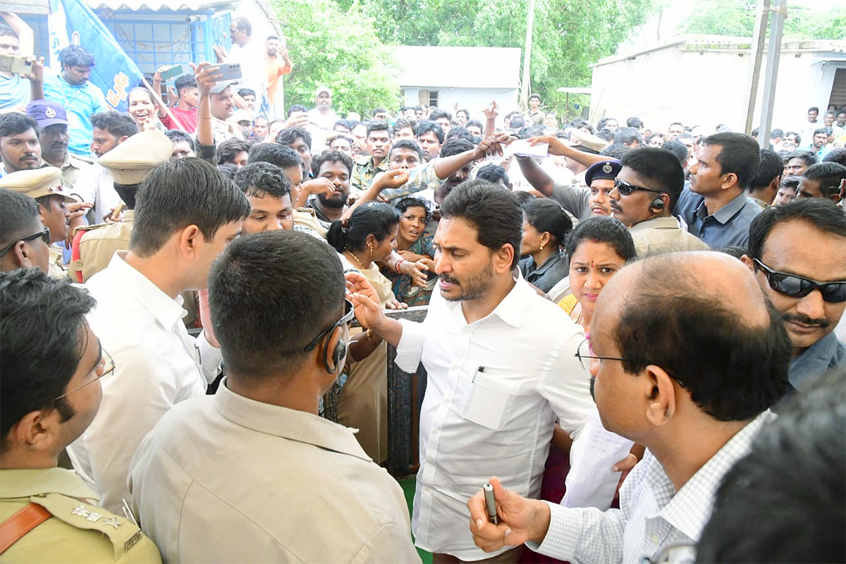 AP CM YS Jagan Visit Flood Hit Districts Photos - Sakshi3