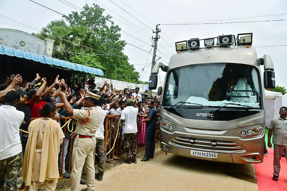 AP CM YS Jagan Visit Flood Hit Districts Photos - Sakshi4