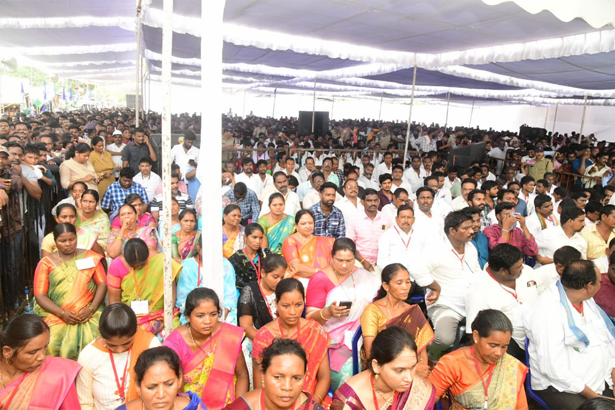 AP CM YS Jagan Visit Flood Hit Districts Photos - Sakshi38