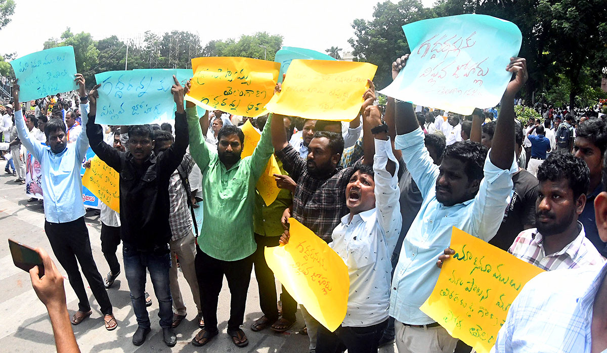 Huge Crowd Participates For Gaddar Final Journey - Sakshi13