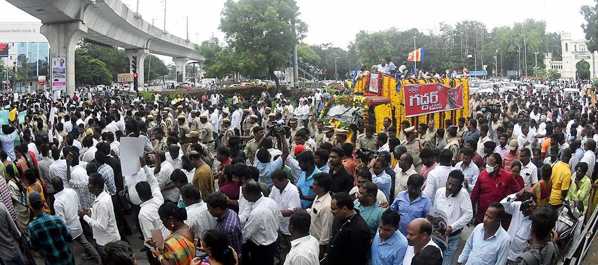 Huge Crowd Participates For Gaddar Final Journey - Sakshi15