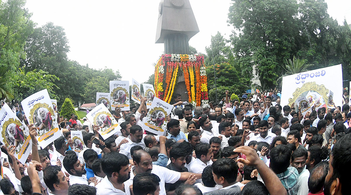 Huge Crowd Participates For Gaddar Final Journey - Sakshi16