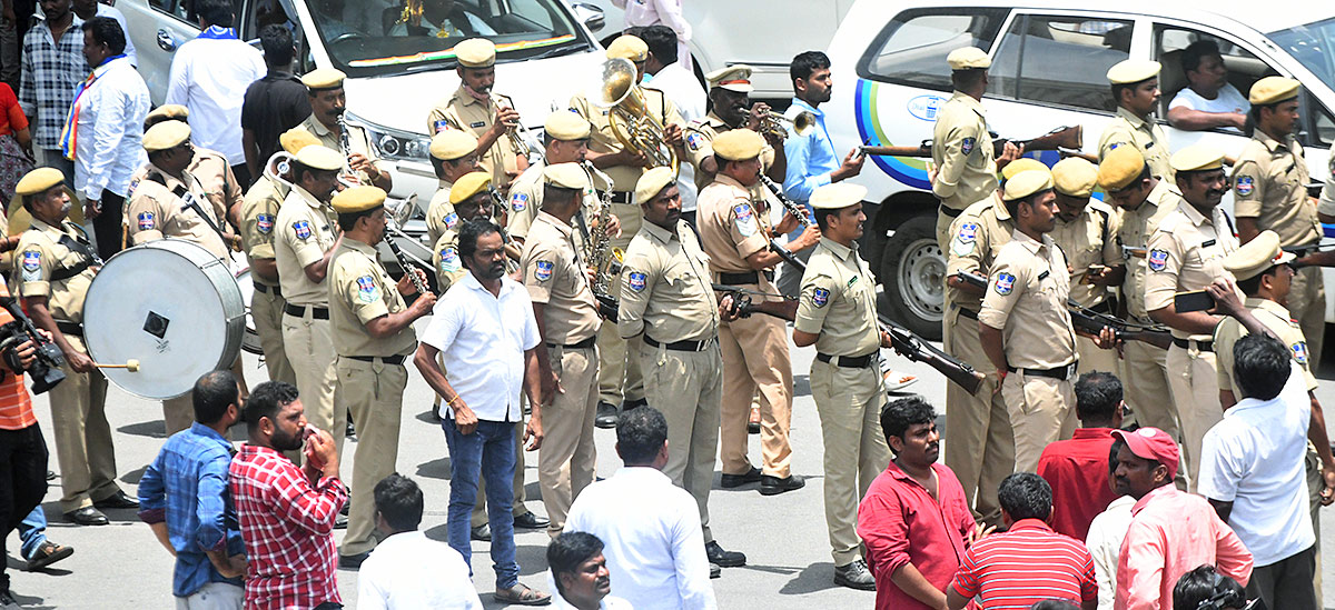 Huge Crowd Participates For Gaddar Final Journey - Sakshi18