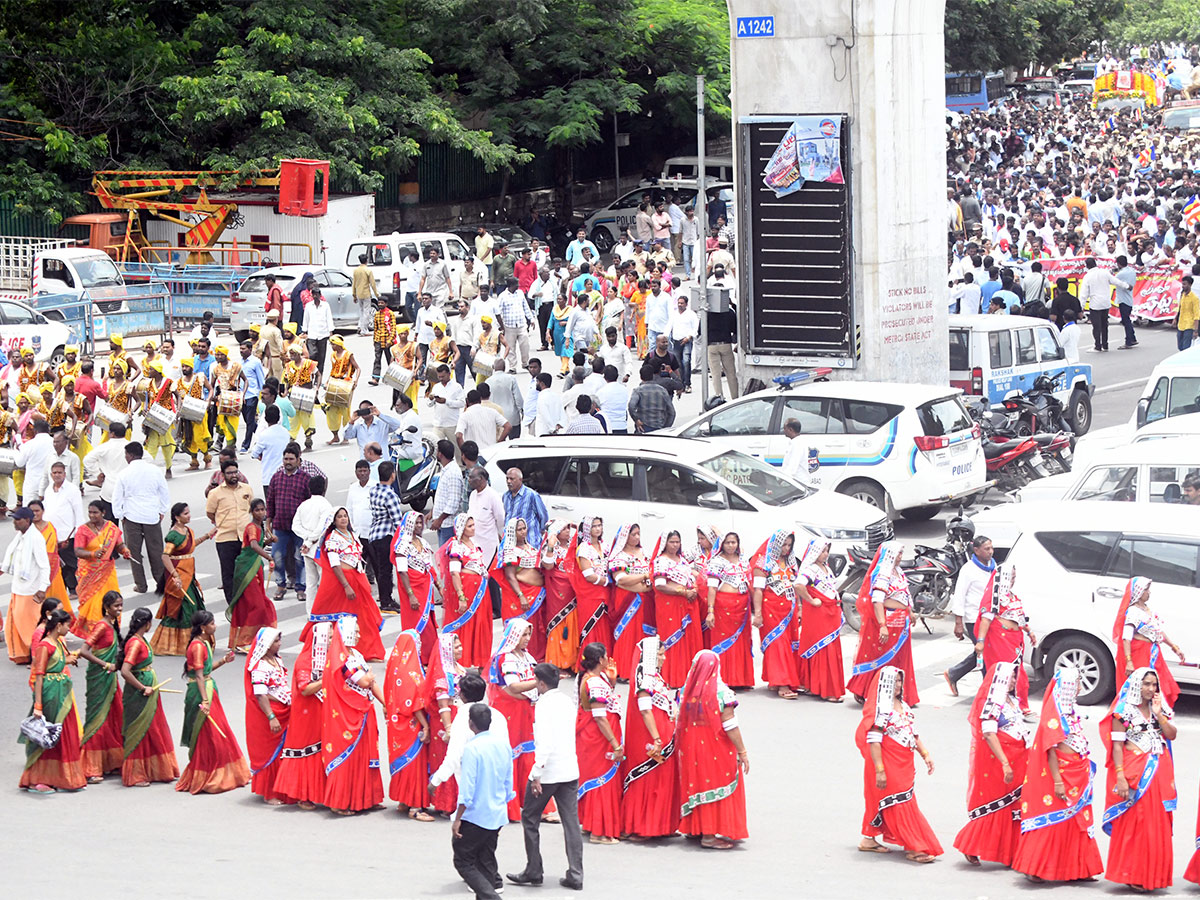 Huge Crowd Participates For Gaddar Final Journey - Sakshi20