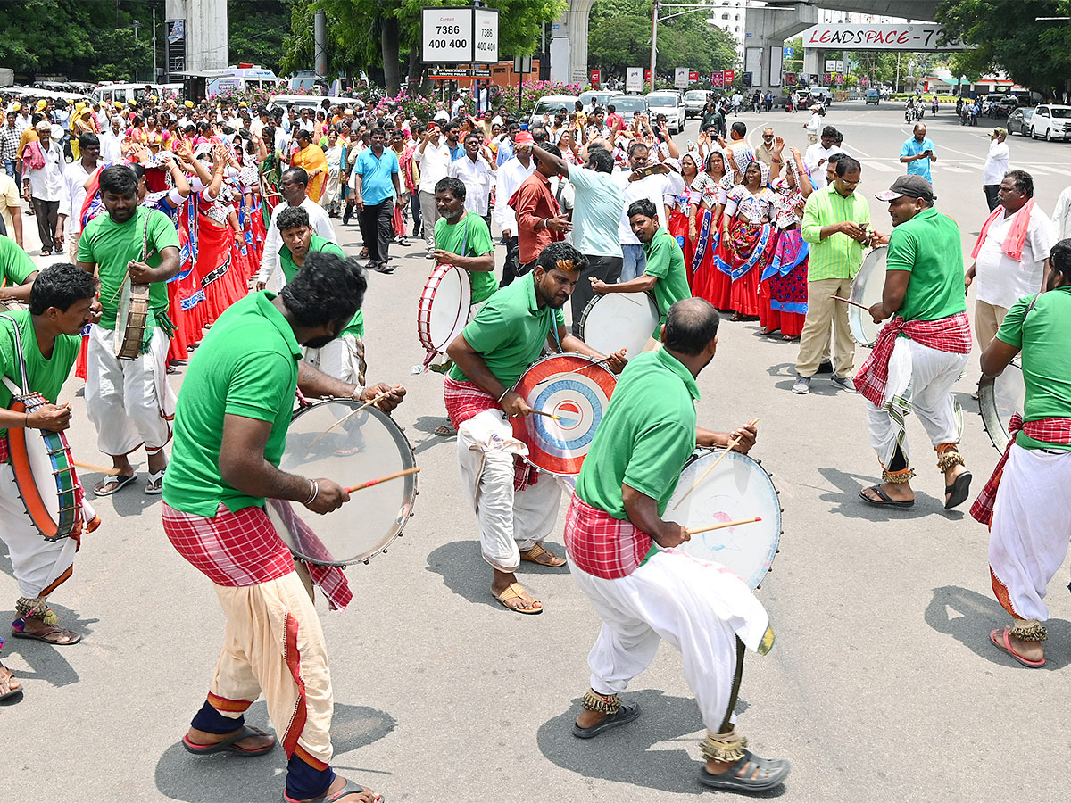 Huge Crowd Participates For Gaddar Final Journey - Sakshi21