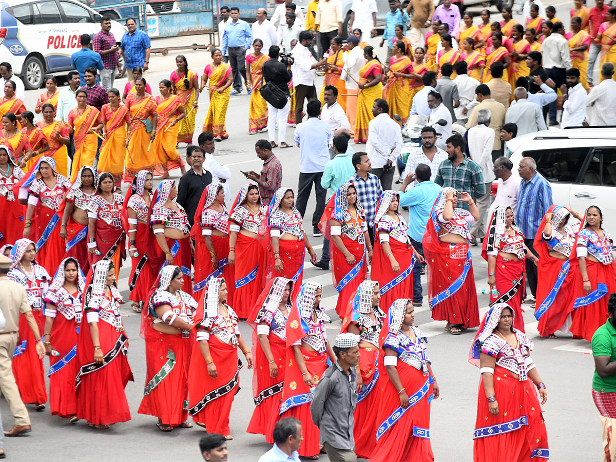 Huge Crowd Participates For Gaddar Final Journey - Sakshi23