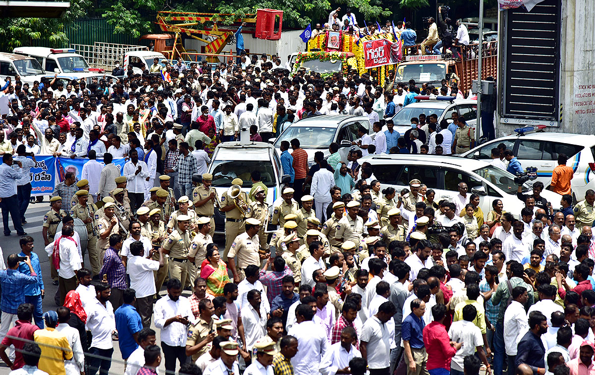 Huge Crowd Participates For Gaddar Final Journey - Sakshi3