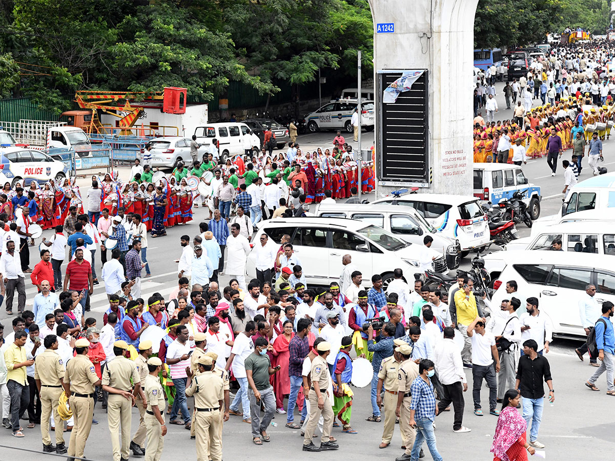 Huge Crowd Participates For Gaddar Final Journey - Sakshi5