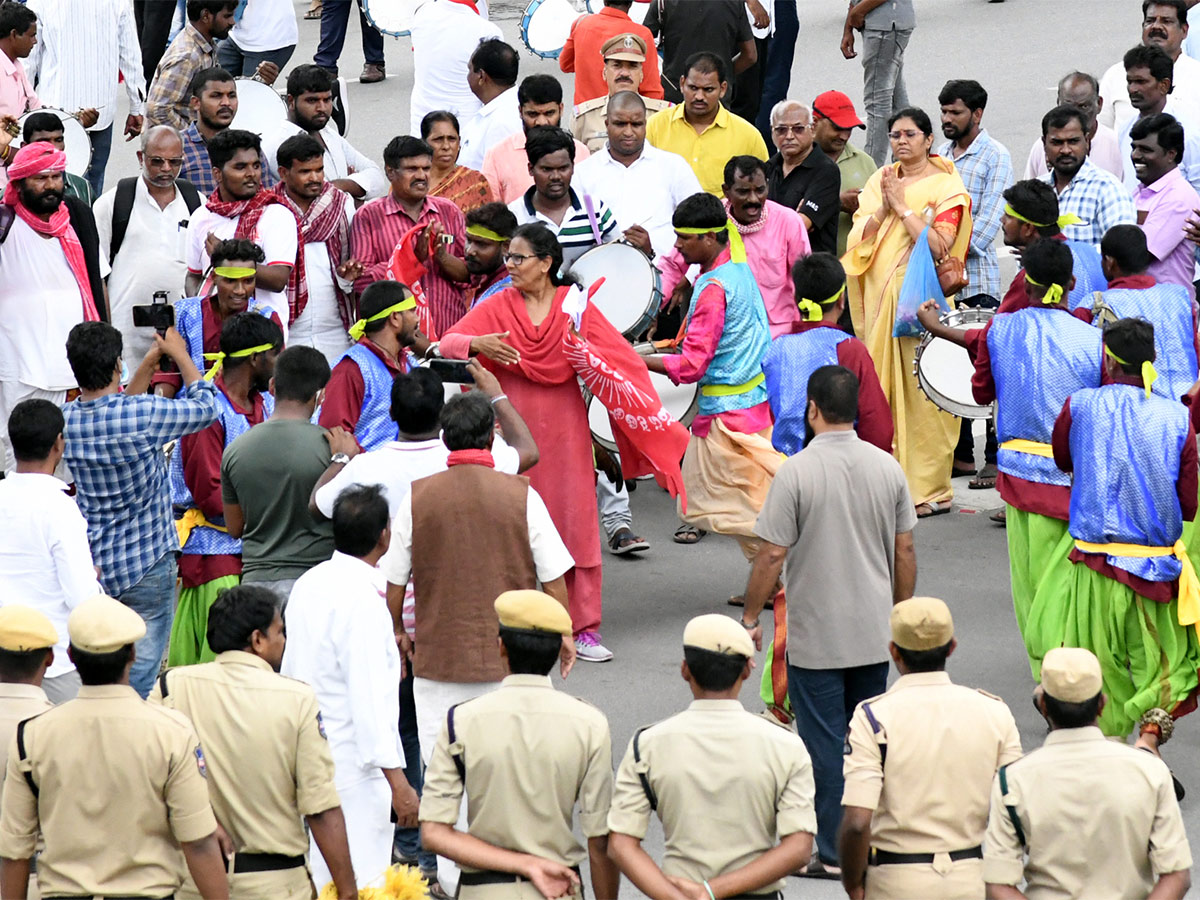 Huge Crowd Participates For Gaddar Final Journey - Sakshi6