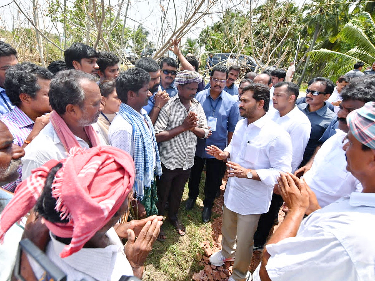 CM YS Jagan Interacts with Flood Affected People at Konaseema District PHotos - Sakshi1