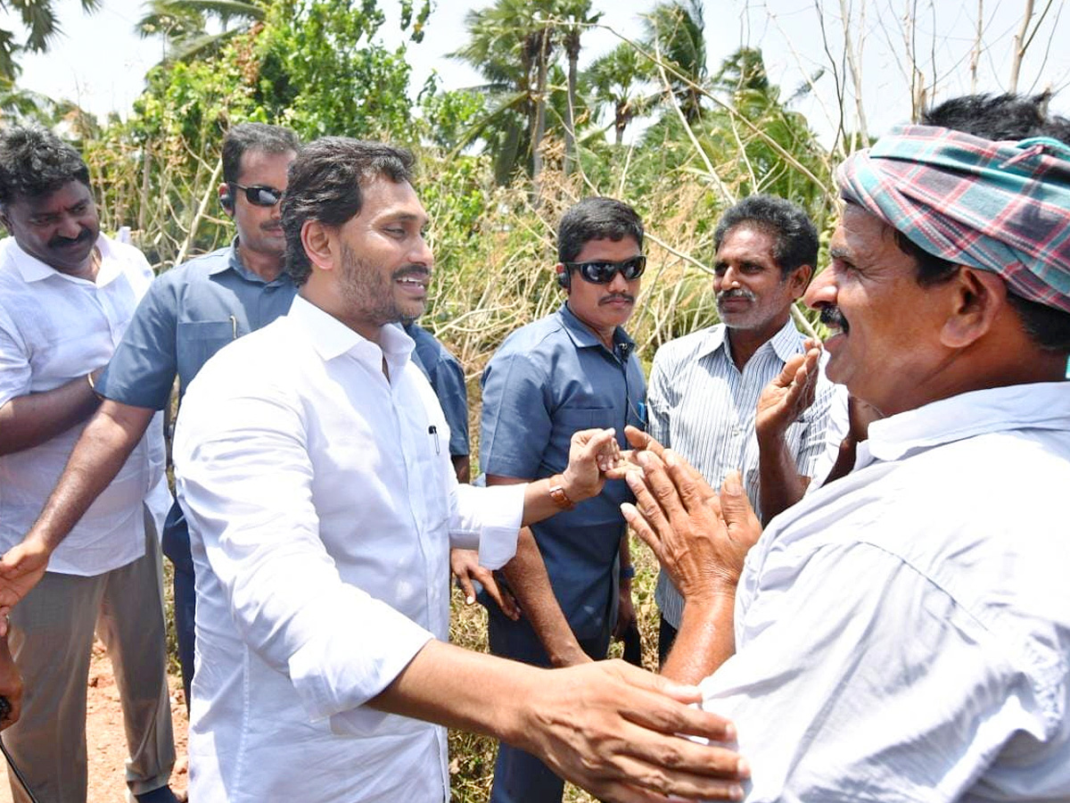 CM YS Jagan Interacts with Flood Affected People at Konaseema District PHotos - Sakshi10