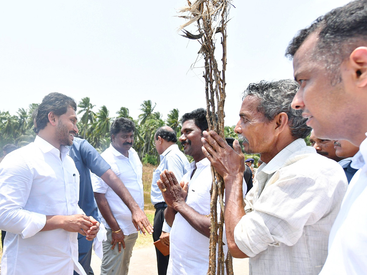 CM YS Jagan Interacts with Flood Affected People at Konaseema District PHotos - Sakshi35