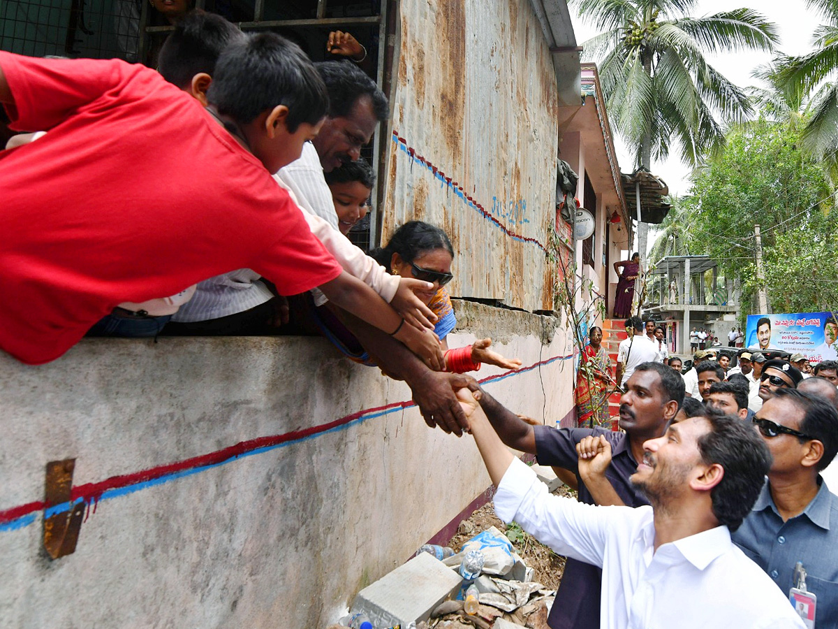 CM YS Jagan Interacts with Flood Affected People at Konaseema District PHotos - Sakshi41