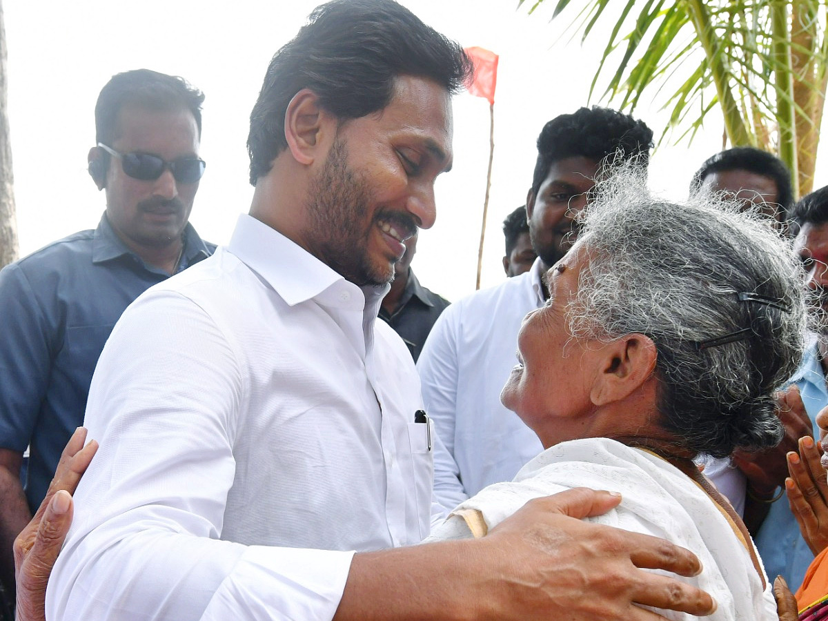 CM YS Jagan Interacts with Flood Affected People at Konaseema District PHotos - Sakshi45