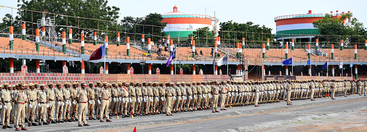 Independence Day Police Rehearsals At Vijayawada Indira Gandhi Municipal Stadium - Sakshi3