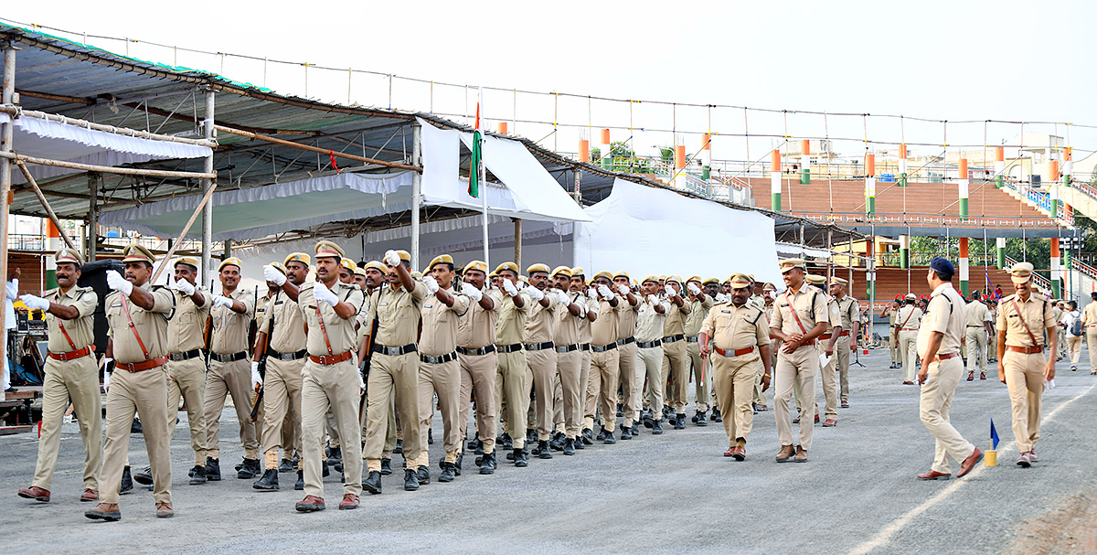 Independence Day Police Rehearsals At Vijayawada Indira Gandhi Municipal Stadium - Sakshi6