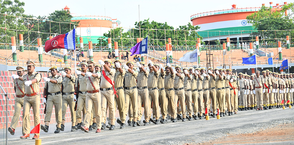 Independence Day Police Rehearsals At Vijayawada Indira Gandhi Municipal Stadium - Sakshi7