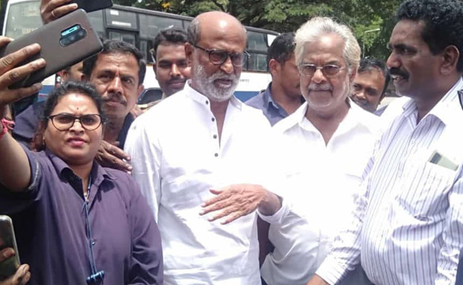 Rajinikanth Visits His Parents Memorial At Nachikuppam - Sakshi3