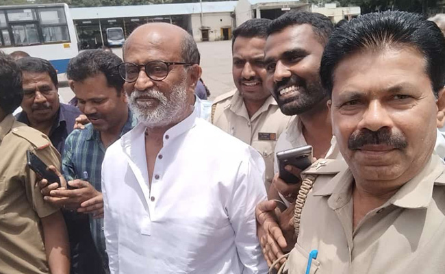 Rajinikanth Visits His Parents Memorial At Nachikuppam - Sakshi6