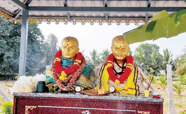 Rajinikanth Visits His Parents Memorial At Nachikuppam - Sakshi4