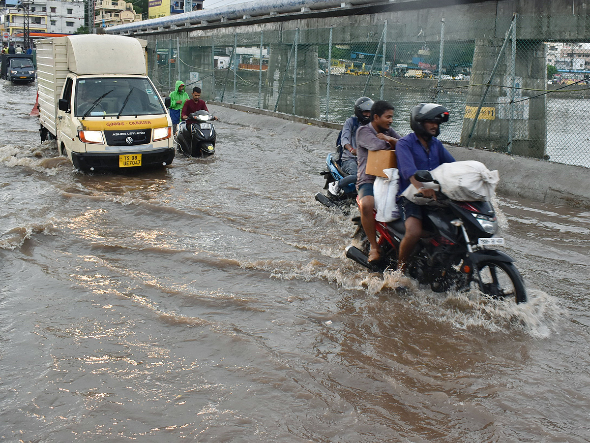 Heavy Rain Hits Several Areas In Hyderabad Photos - Sakshi11