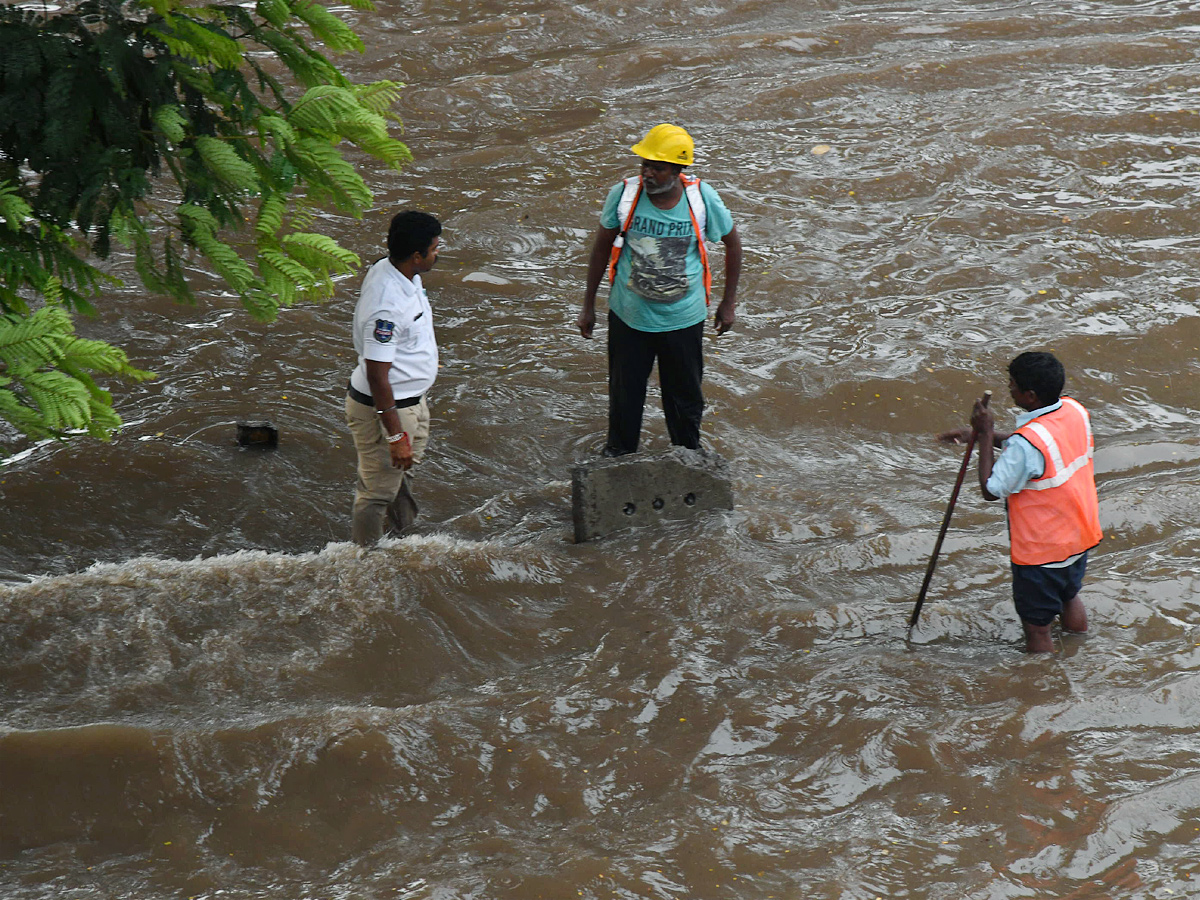 Heavy Rain Hits Several Areas In Hyderabad Photos - Sakshi21