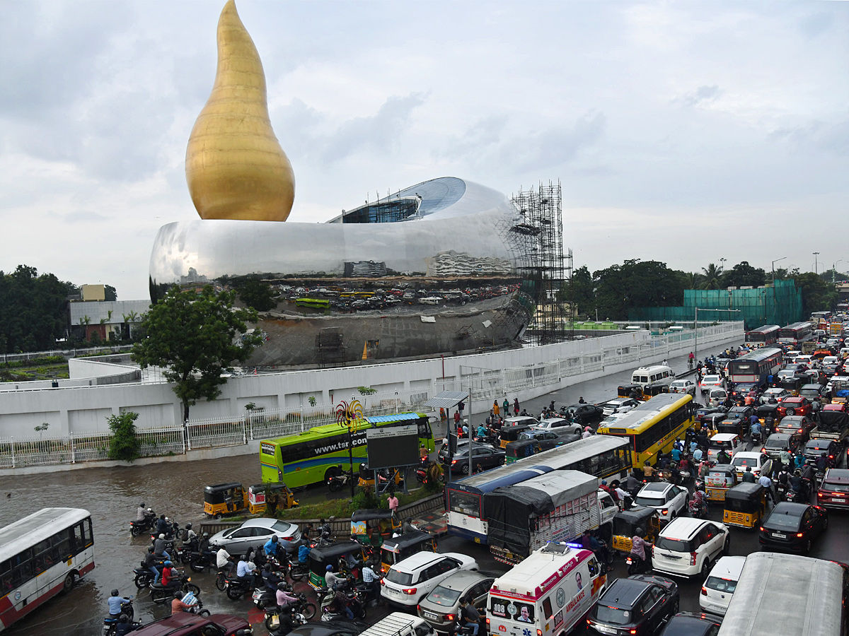 Heavy Rain Hits Several Areas In Hyderabad Photos - Sakshi17