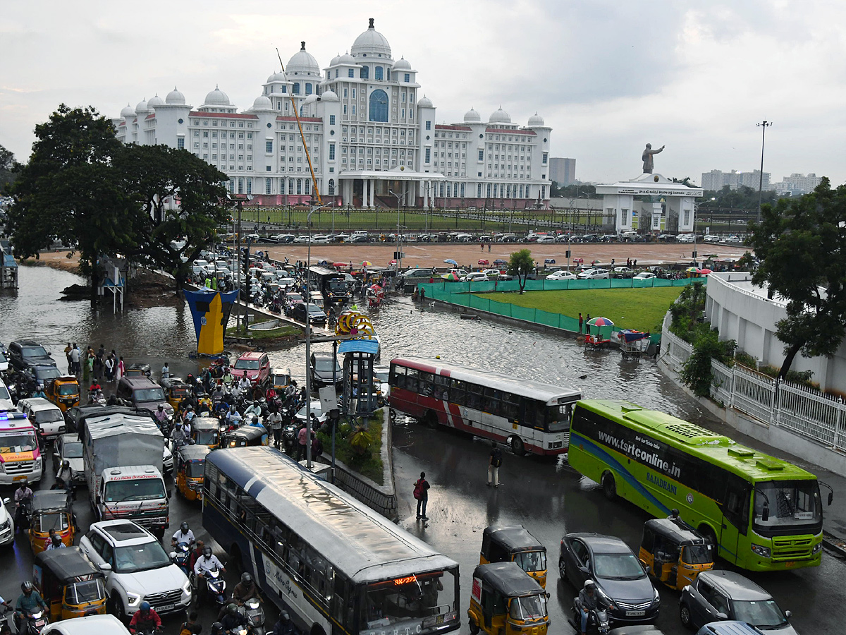 Heavy Rain Hits Several Areas In Hyderabad Photos - Sakshi18