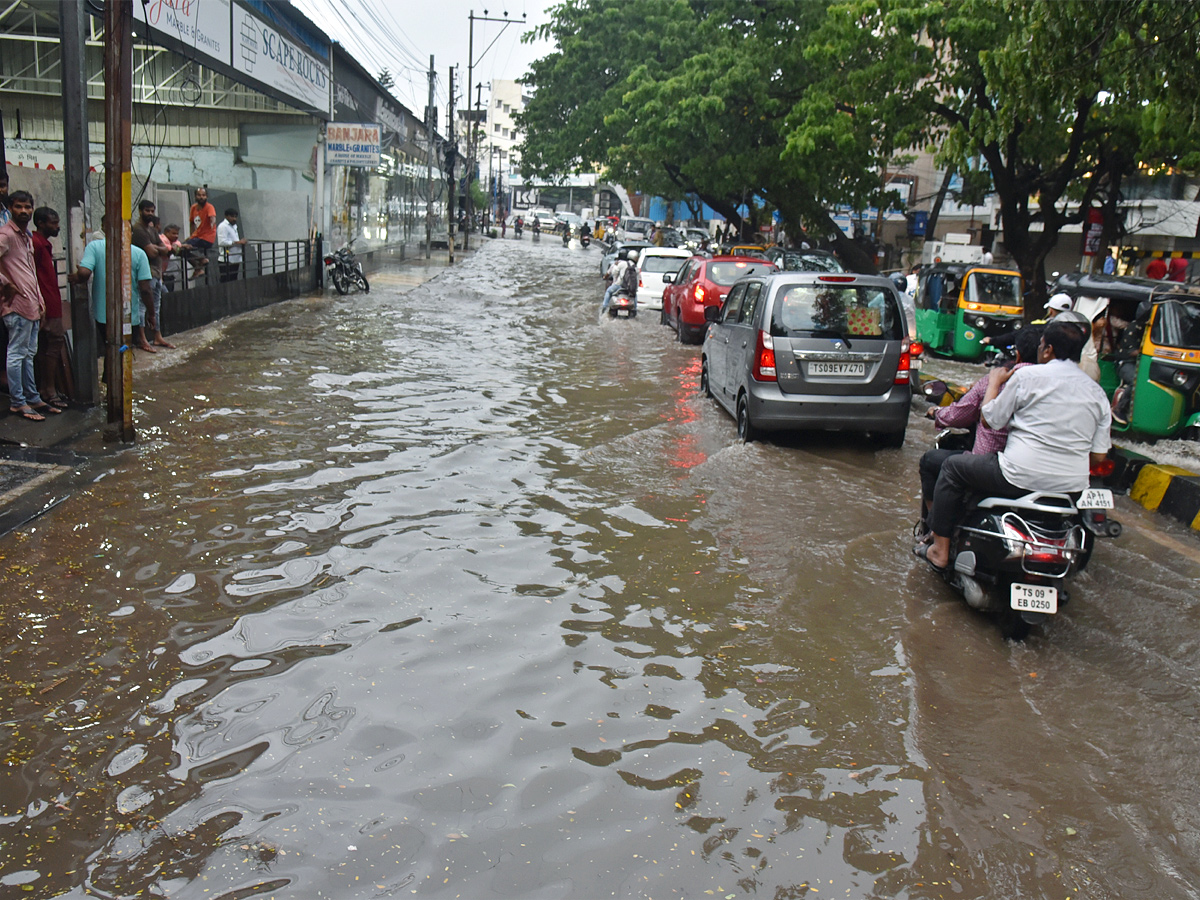 Heavy Rain Hits Several Areas In Hyderabad Photos - Sakshi19