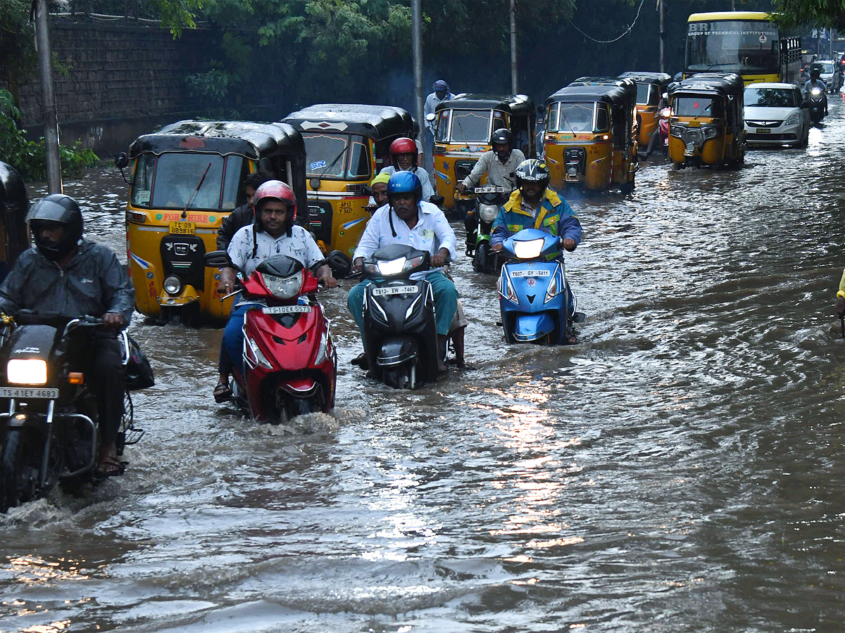 Heavy Rain Hits Several Areas In Hyderabad Photos - Sakshi15