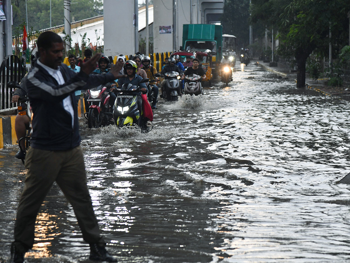 Heavy Rain Hits Several Areas In Hyderabad Photos - Sakshi13