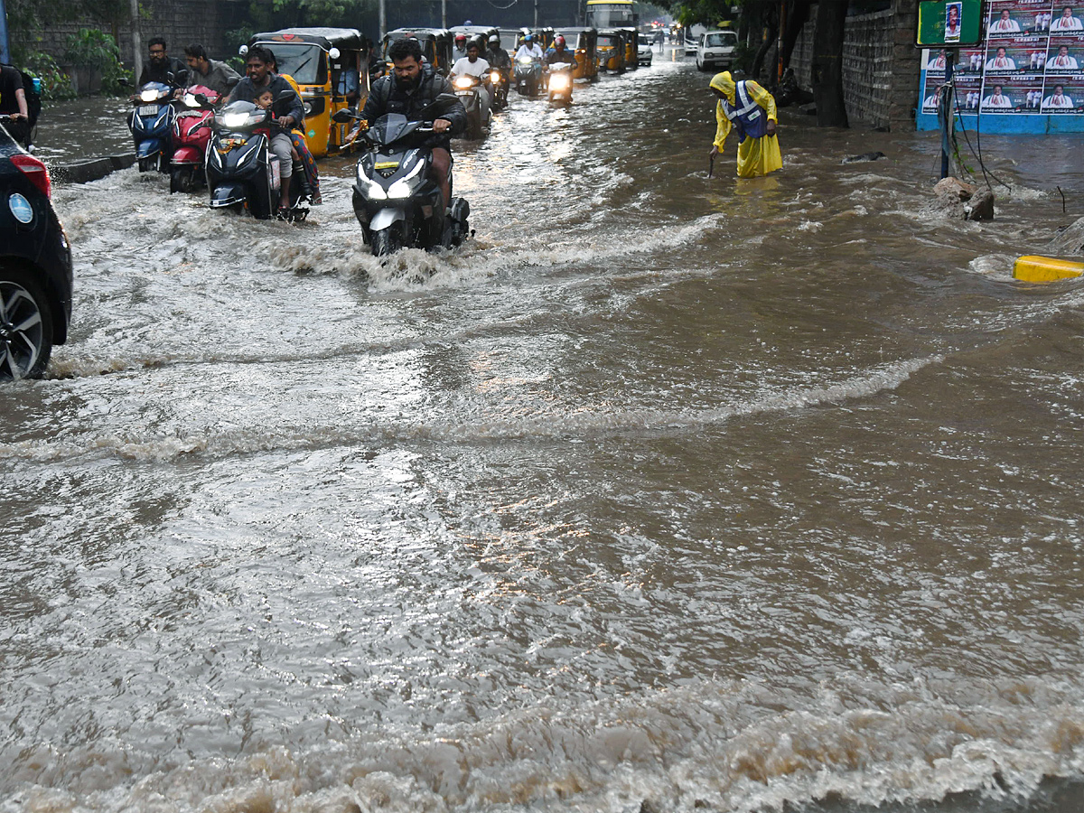 Heavy Rain Hits Several Areas In Hyderabad Photos - Sakshi14