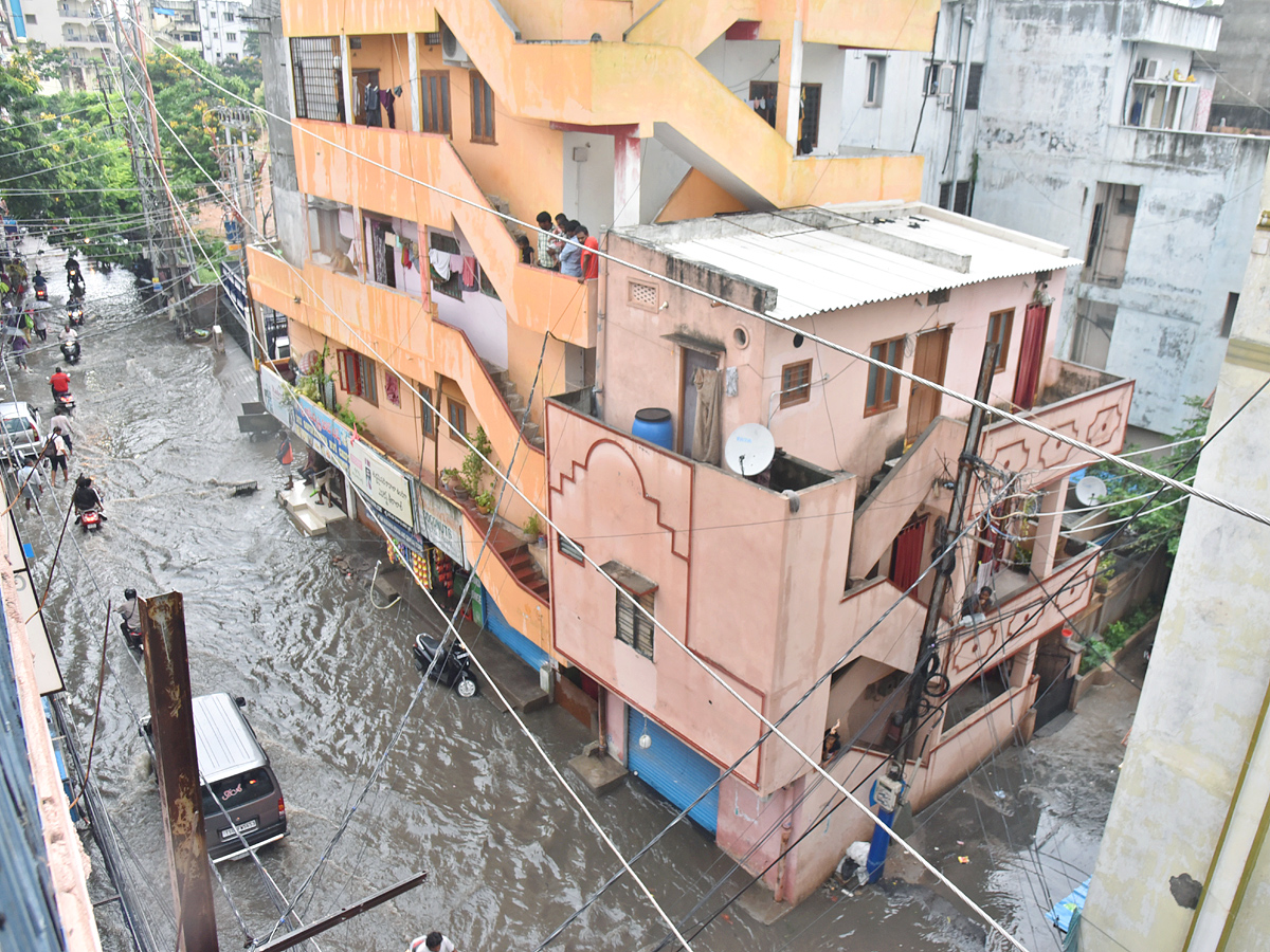 Heavy Rain Hits Several Areas In Hyderabad Photos - Sakshi4