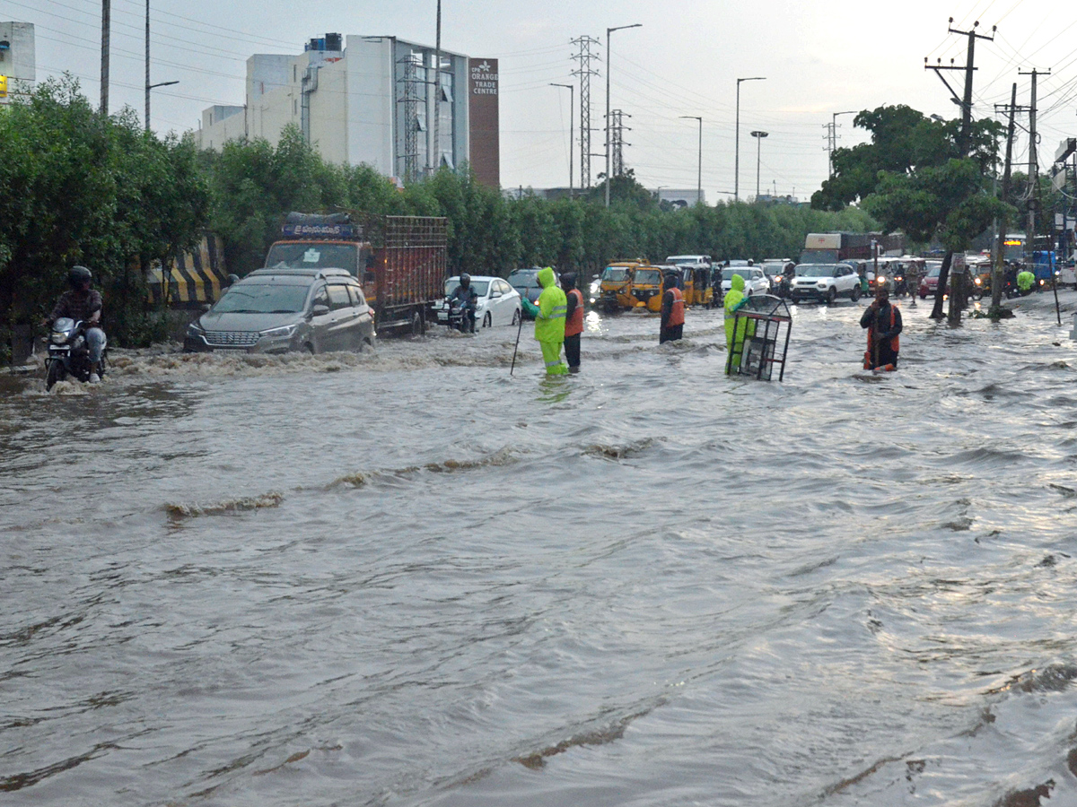 Heavy Rain Hits Several Areas In Hyderabad Photos - Sakshi6