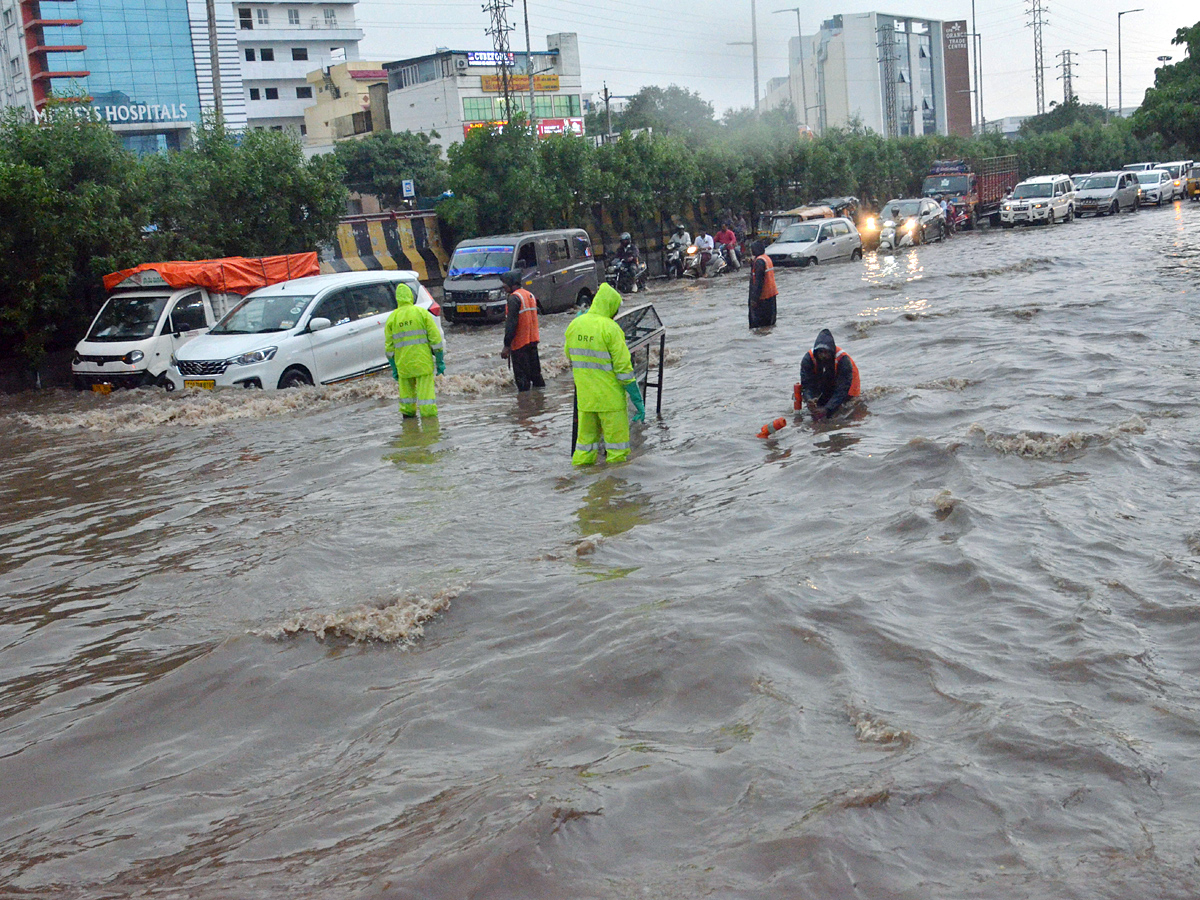 Heavy Rain Hits Several Areas In Hyderabad Photos - Sakshi7